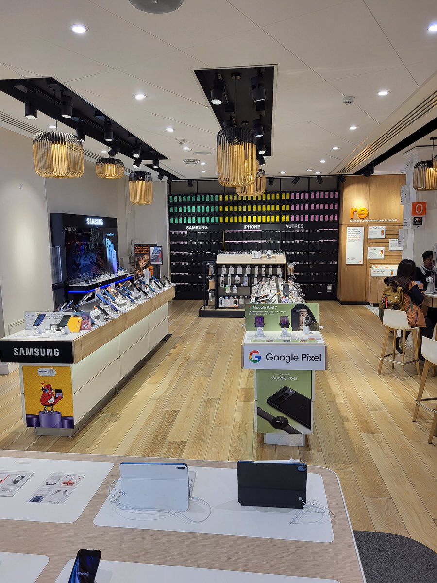 Last day of #OrangeOpéra store. A great aventure started in 2016. Thank you #team who started with me, opening &amp; running this incredible store.