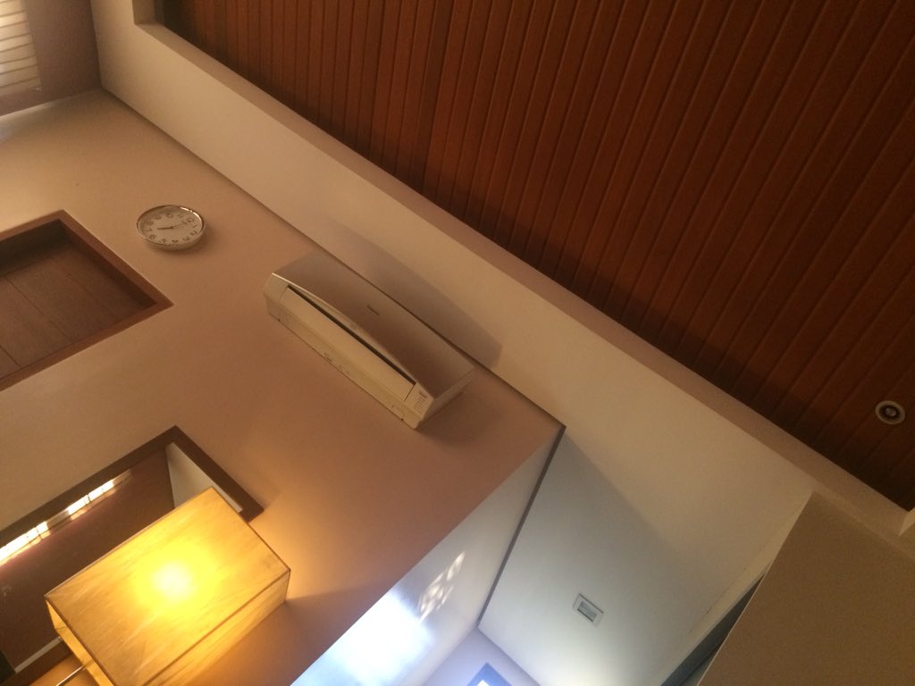 Channy400's tweet photo. All day staring at the ceiling making friends with my walls -matcbox 20
Kanus a paman ta katulog ani ☹️ https://t.co/YsB1FhQGug
