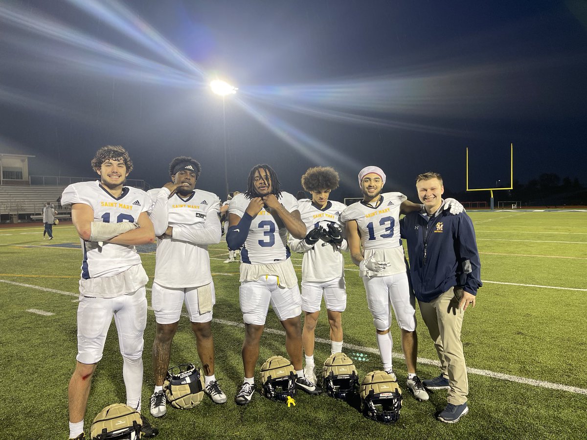 AidanDuhon's tweet photo. year 1️⃣‼️ love these boys and this WR room 🆘🧊🖤 #playmakers @Spire_Football @FathereeAdam https://t.co/yynpHEXtaq