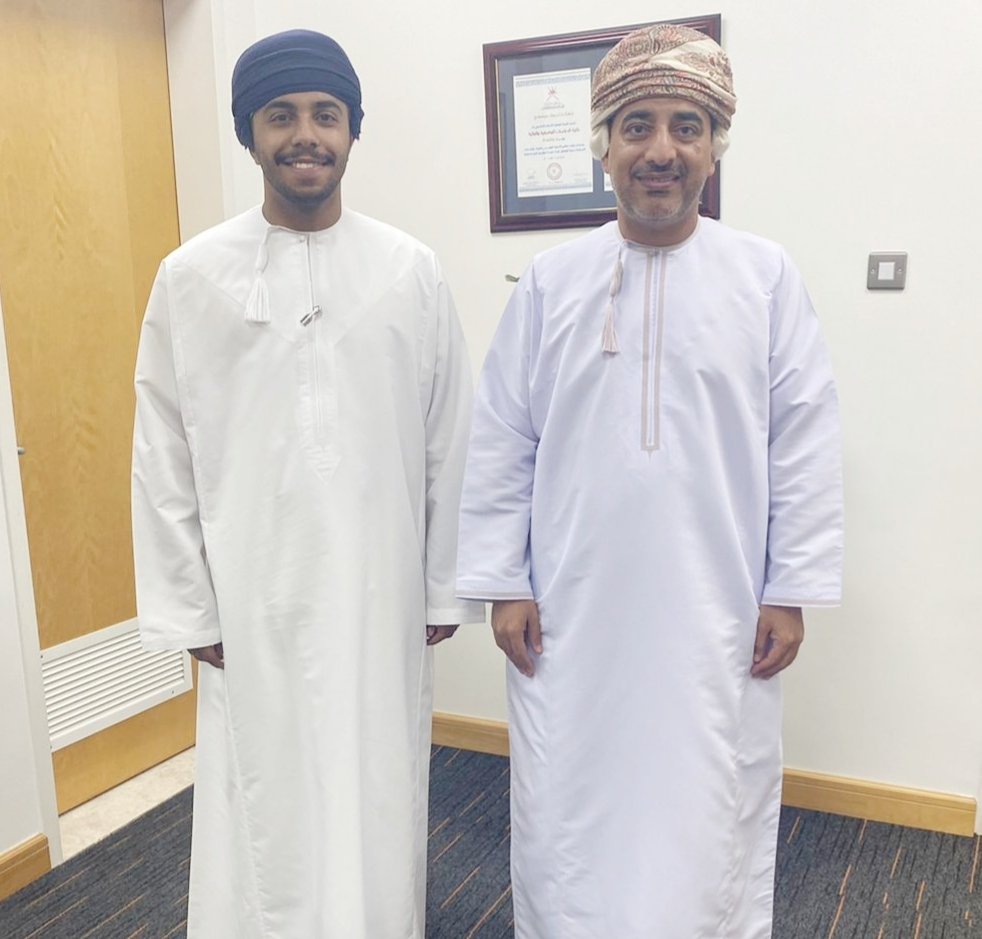 🌟حمزة العوفي <a href="/7amza_al3ufi/">حمزة بن سليمان العوفي.</a> 🌟
 عرفته طالبا نجيبا خلوقا في البرنامج الصيفي لطلبة المدارس الذي ينظمه <a href="/SQUCCS/">مركز خدمة المجتمع والتعليم المستمر</a> ، التحق بعدها ب <a href="/penn_state/">Penn State</a> الامريكية لدراسة الاقتصاد. زارني في  <a href="/CBFS_OMAN/">كلية الدراسات المصرفية والمالية</a> ليخبرني انه قد أنهى دراسته بتفوق ، وسيبدأ مشواره المهني في شركة <a href="/Oracle/">Oracle</a> بالولايات المتحدة  🇺🇸.