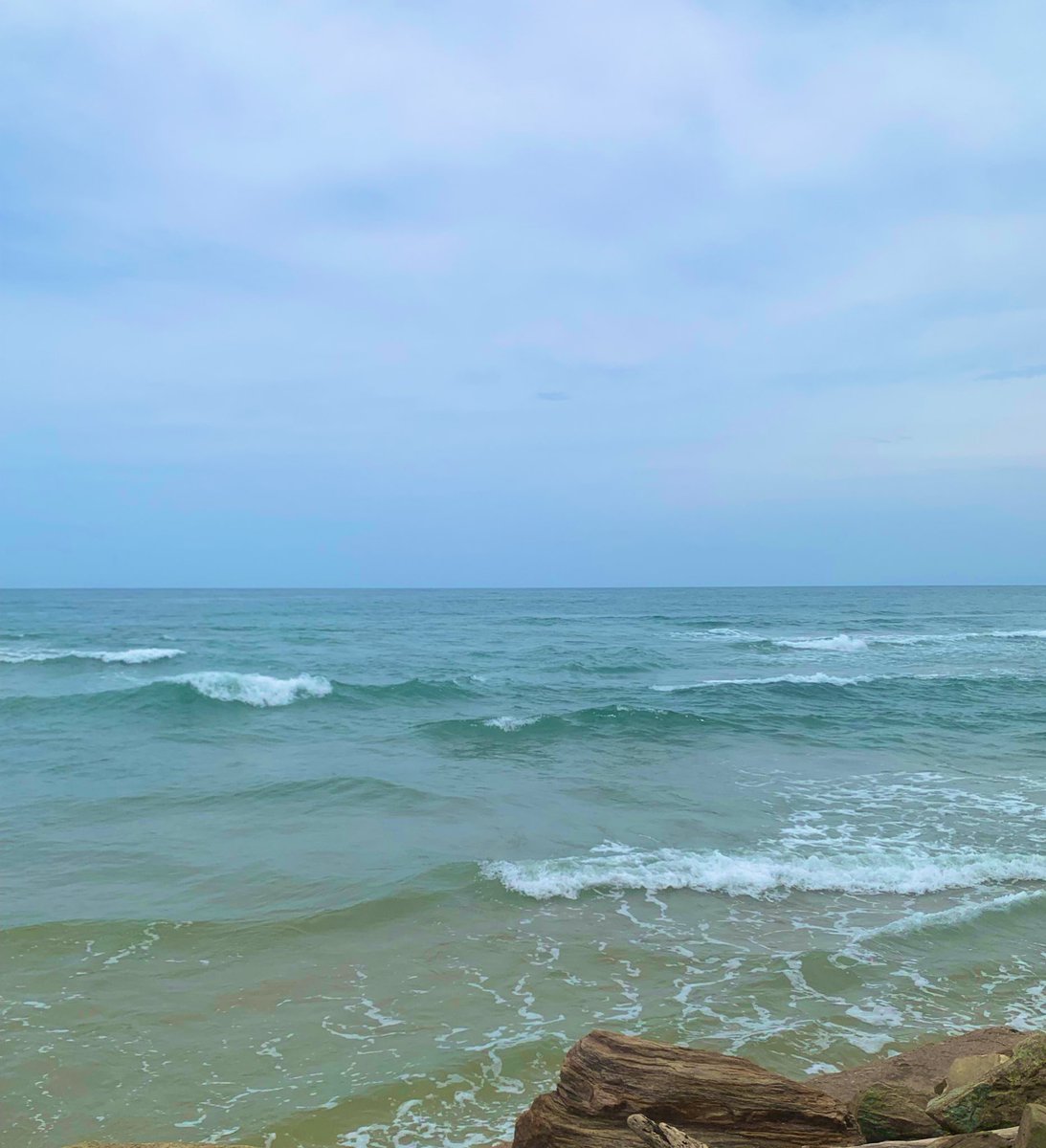 Les dejo una fotito en la playa, luego enseño más pero estoy feliz. 🏝️☀️