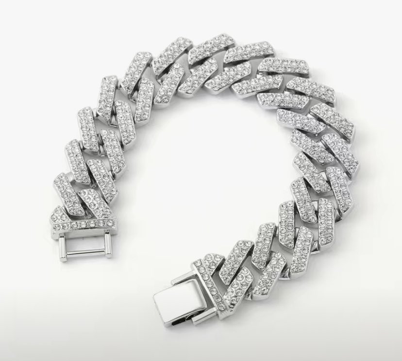 SMC_HQ's tweet photo. Silver Cuban Link $20 

DM for more information https://t.co/nuqArQjmbt