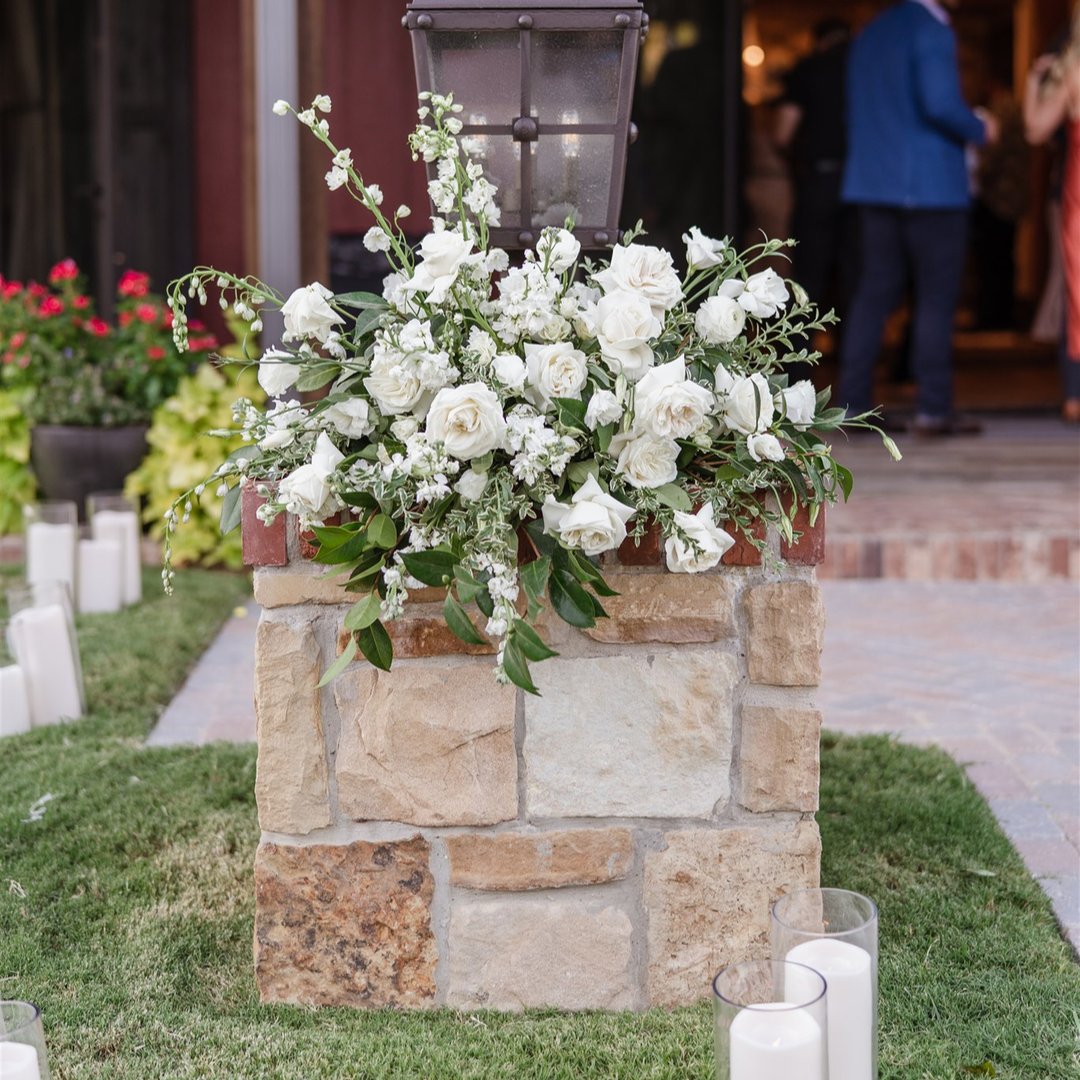 All white blooms everywhere? We're not mad about it! 🤍 #aywlove Photo by @themenarys 
.
.
.
#asyouwish #asyouwishevents #asyouwishDFW #wedding #weddingideas #weddinggoals #weddinginspiration #weddingdecor #luxurywedding #weddingday #weddingplanner #dallaswedding #dallasweddingpl