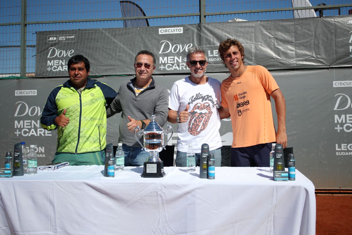 MindepCoquimbo's tweet photo. Seremi del Deporte @fernandolaser junto a @elpulgadelapena , Cristian Leyton del Club de Tenis de Coquimbo y el jugador Pedro Boscardín dieron el vamos al @ChalChileLegion en el puerto, que se inicia este 1 de mayo. 👋💪🎾 https://t.co/QMJeo8wisn