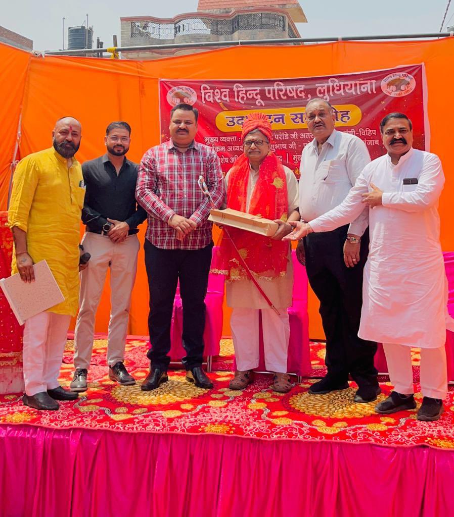 SewaVHP's tweet photo. विहिप पंजाब द्वारा आज लुधियाना में पैथोलॉजी लेबोरेट्री केंद्र का शुभारंभ महामंत्री श्री @MParandeVHP जी द्वारा किया गया। इस केंद्र पर सामान्य से कम दरों में सेवाएँ दी जाएगी। 
विहिप के देशभर में 7500 से ज़्यादा सेवा कार्य शिक्षा, चिकित्सा, कौशल विकास आदि क्षेत्रों में चलते है। https://t.co/xBZk1LYBeb