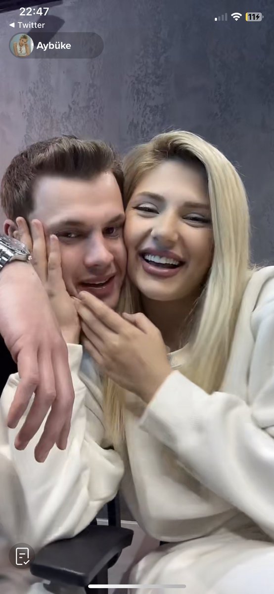 vanessayim_'s tweet image. ilk tweet bol rt fav alıntı ment

ilk günden bu yana sevginizi en gerçek haliyle bize hissettiriyorsunuz biz de sizi çok seviyoruz ve desteğimiz her zaman sizinle 

TekDerdimiz AyTol