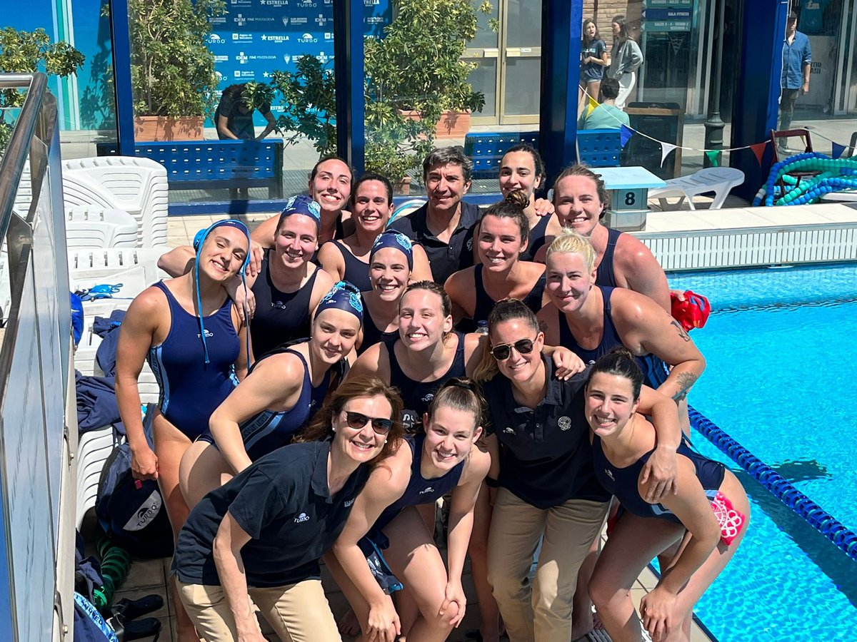 mireiaboixadera's tweet photo. Terceres de la Lliga de Divisió d’Honor de WATERPOLO femení @RFEN_LigaWPFem @CNsantandreu 
Grans, molt grans noies!!!😍💙🤍  #weareone https://t.co/eMYZEpOkDb