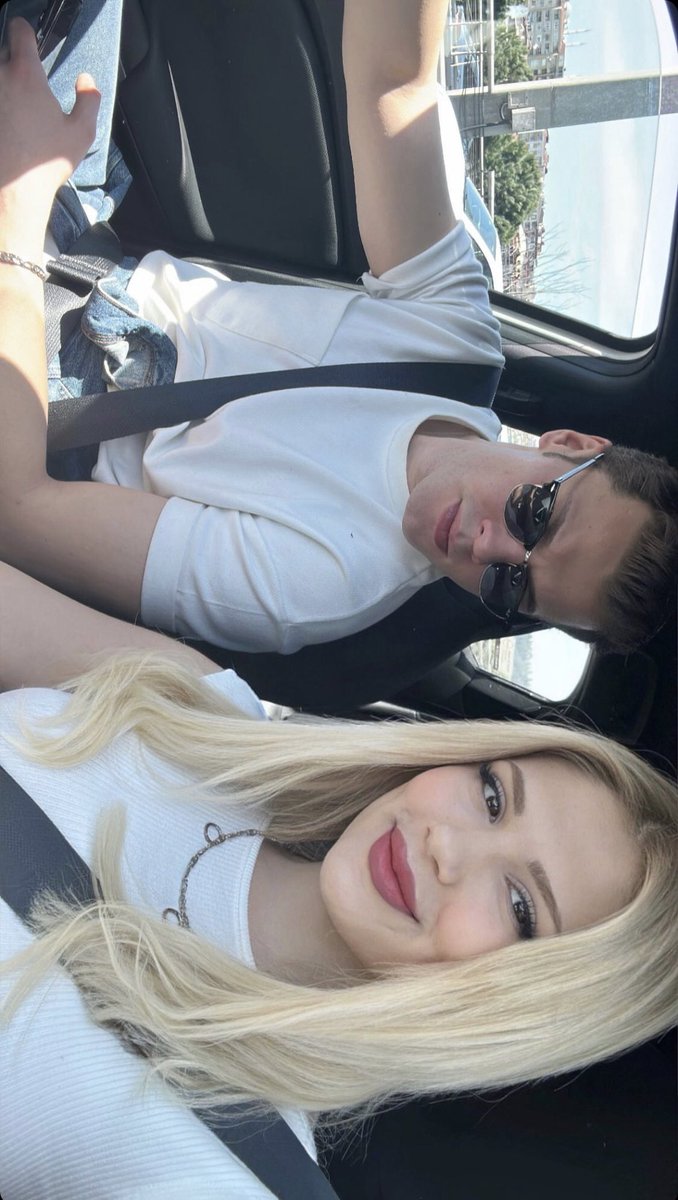 vanessayim_'s tweet image. bize olan güveniniz bizim size olan sevgimiz o kadar güzel bir şey ki sizi çok seviyoruz sonuna kadar arkanızdayız

TekDerdimiz AyTol