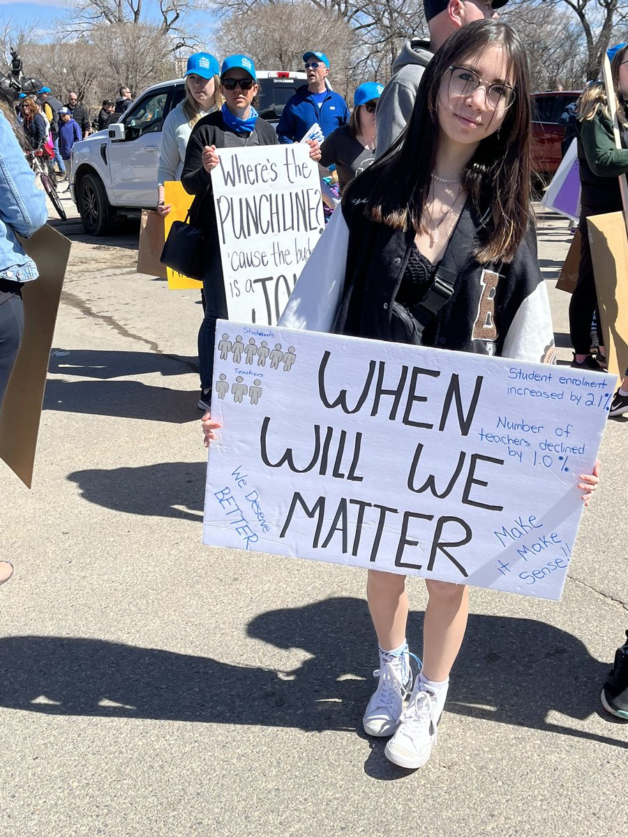 JeffWaltersSask's tweet image. Some awesome signs! 

#skpoli #sask #MakeNoise4Ed