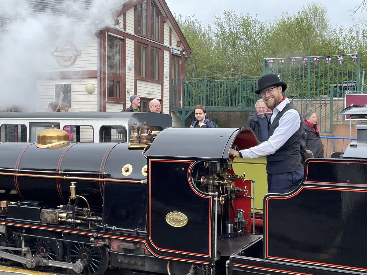 rersteam's tweet photo. Thatβs all for today - back tomorrow for day 2 #GalaWeekend #BankHolidayWeekend - book tickets online or at the ticket office on the day. Lots of engines, steam and much much more π https://t.co/ZvjtDP15Ig