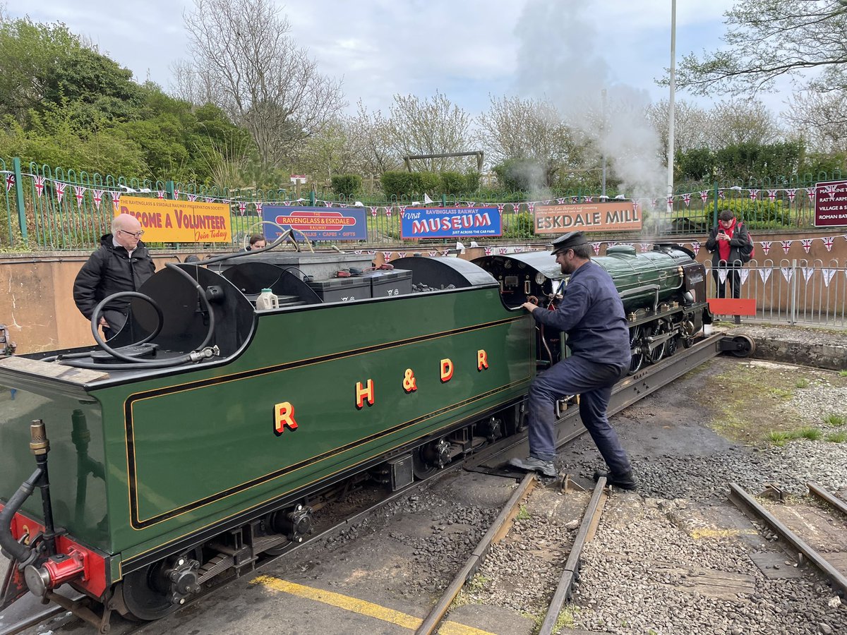 rersteam's tweet photo. Thatβs all for today - back tomorrow for day 2 #GalaWeekend #BankHolidayWeekend - book tickets online or at the ticket office on the day. Lots of engines, steam and much much more π https://t.co/ZvjtDP15Ig