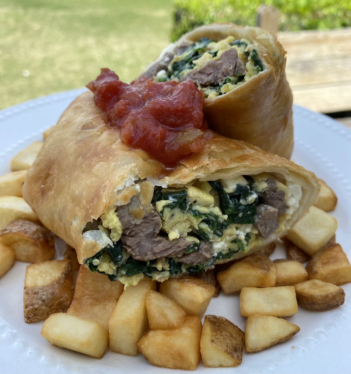 ElementsCooking's tweet photo. #SaturdayKitchen What’s for Breakfast?
Steak, Egg, Spinach &amp; Feta fried Chimichanga! https://t.co/n4C3JbpJY8