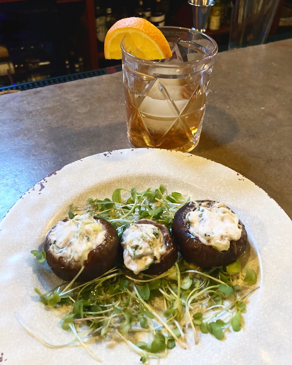 bluebirdbistro's tweet photo. stuffed baby bellas with a #buildersgin negroni ๐
baby portabellas stuffed with @wilkinsongarden_kcmo kale, Thane Palmberg leeks and vegan cheese
.
.
#newappetizer #newtomenu #kc #kcrestaurants #kcmo #vegankc #localfood #eatlocalkc #vegancheese #negroni #gin #drinklocalkc https://t.co/QwoEpPaPVS