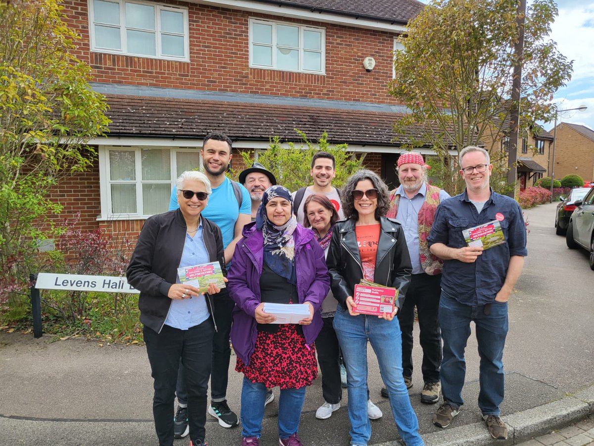 _CallumAnderson's tweet photo. Small but perfectly formed team from Ealing &amp; Hackney to help our fantastic council candidate @RukhsanaMaliklp out in Tattenhoe ahead of @MKLabourParty gaining even more seats at this Thursday’s City Council elections. 🌹 https://t.co/S9vArKG3bE