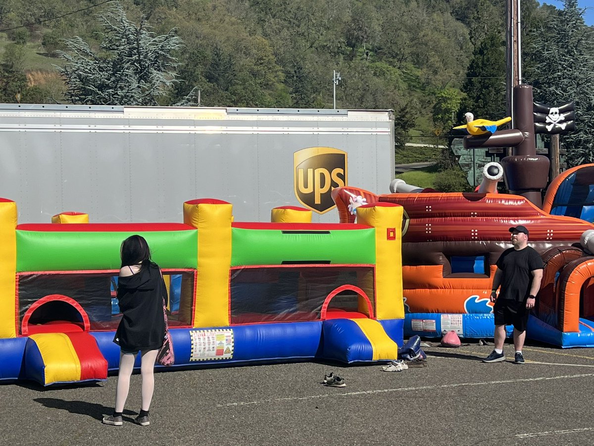 RussGoff636's tweet photo. A big THANK YOU to the Roseburg feeder safety team for hosting an exceptional Rodeo and safety fair! Join us today until 3pm. https://t.co/lEut7XfAQq