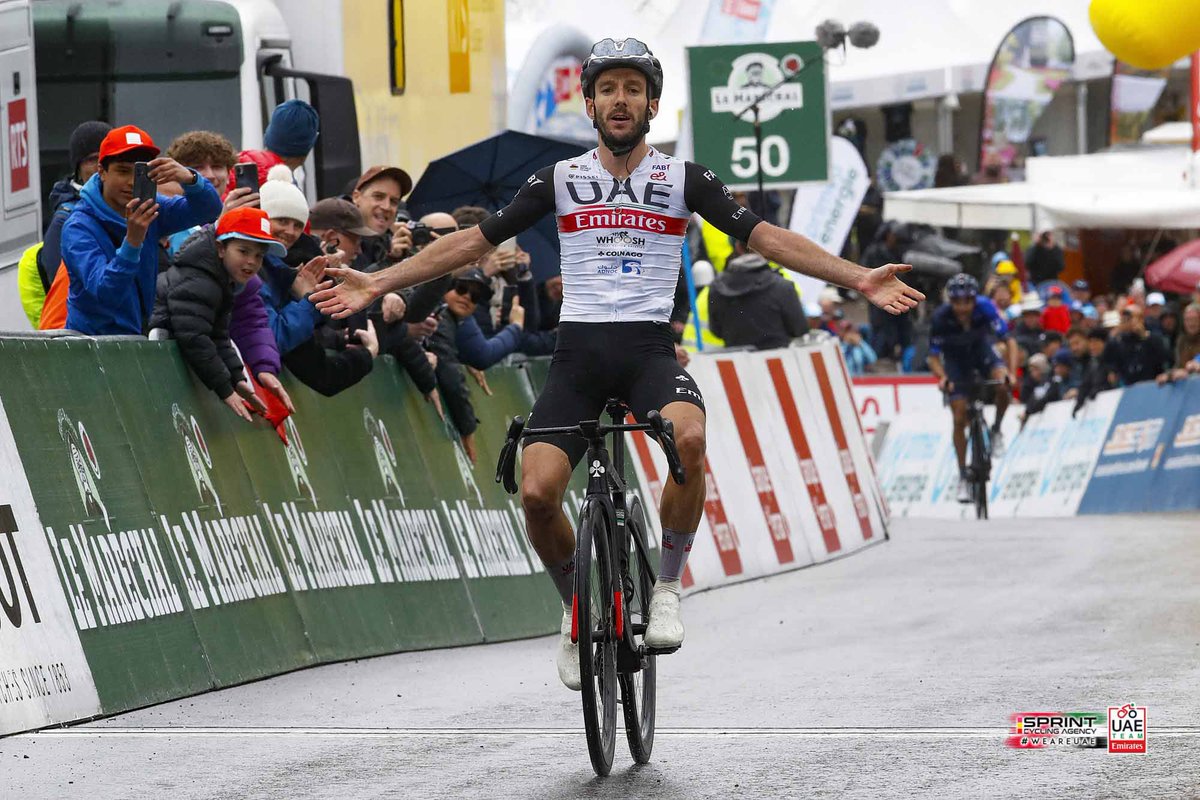 VeloUK's tweet photo. Adam Yates: βI am very happy! It has been important for me to win, especially after the bad luck in the last couple of races: I had a big crash in Catalunya, I took time to recover and now I am here celebrating this successβ. #Romandie #winner #inyellow https://t.co/pKT1TuKc4C