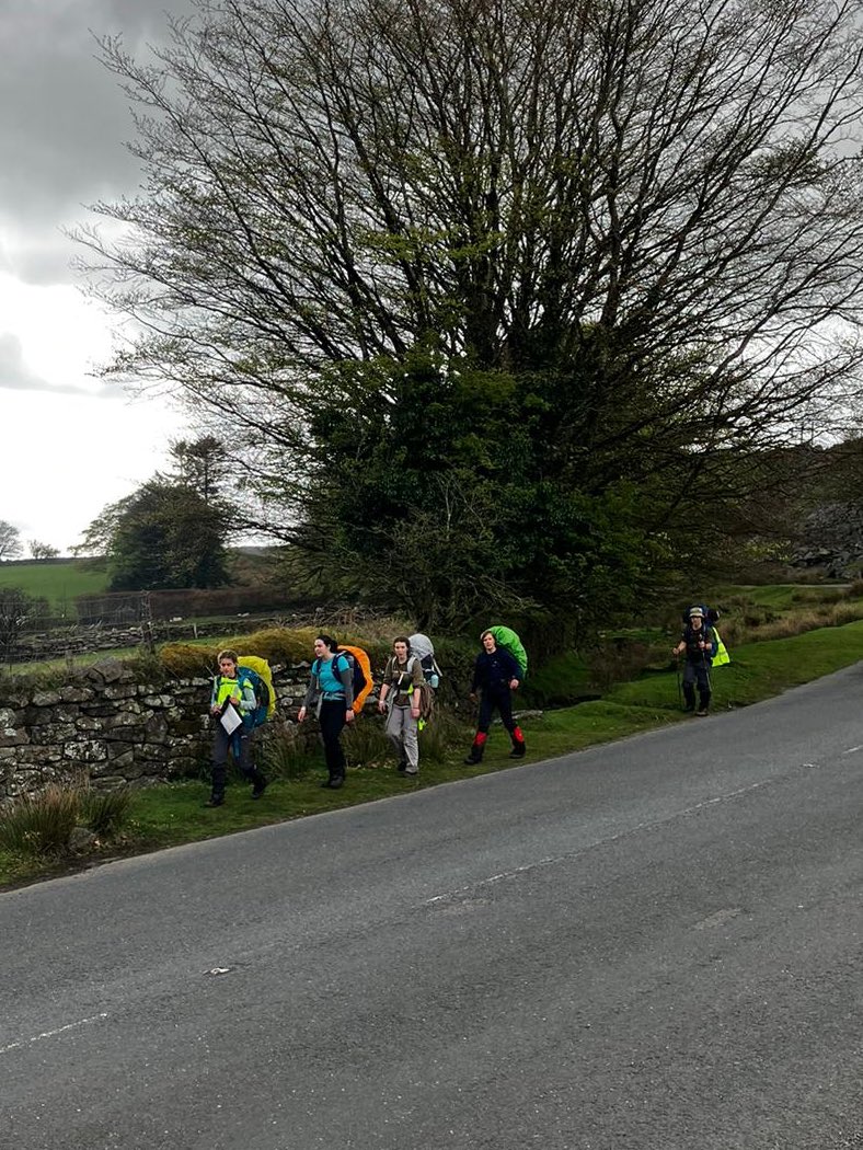 FinchHouse1707's tweet photo. 45 girls and Tom #TenTors2023 team through Peat Cot. Outstanding work and showing real determination. @Warminster1707 @SchOutdoor #communityofopportunity #teamworkmakesthedreamwork https://t.co/5DsveEnZWJ
