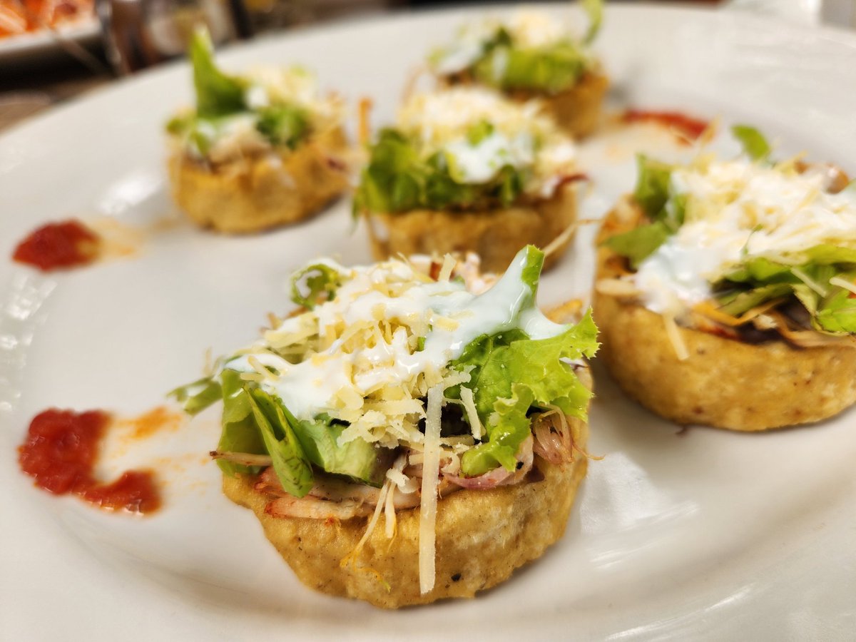 sibaritasomm's tweet photo. Si vienes a Mérida no puedes perderte desayunar en @elmanjarblanco te vas a comer los mejores chilaquiles de tu vida. Pídelos con salsa de chile x'cat. https://t.co/1THx06mER2
