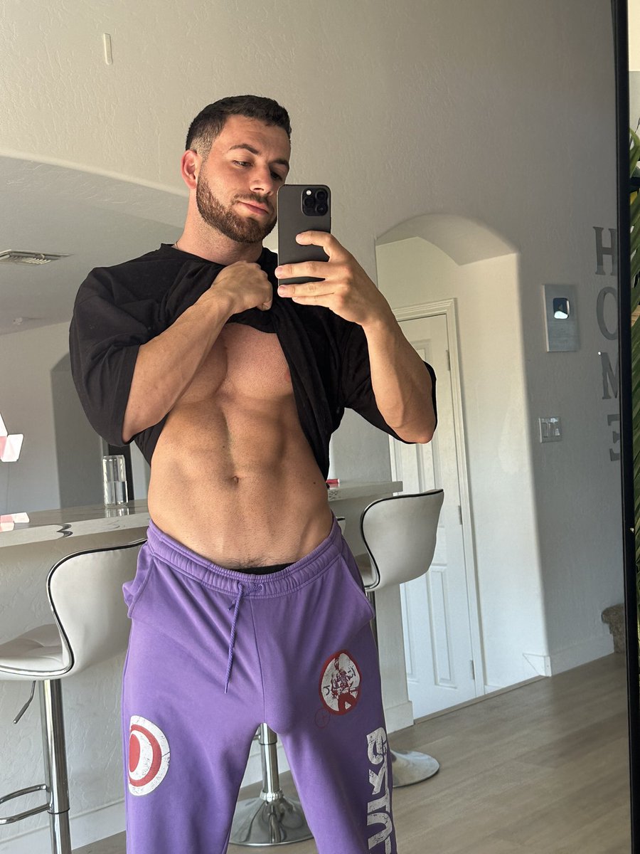 brookzpp's tweet photo. Going LIVE with another guy tonight😋👇🏼#fitness
https://t.co/tQ7hFARaPs https://t.co/llHBTVbIhf