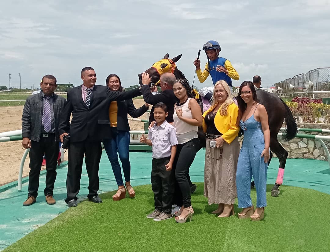 OficialHinava's tweet photo. Fotos 📸 | "Abuela Nancy" (8) triunfó en la 1era. competencia del programa, con la monta de E. Guedez y entrenamiento de R. R. Díaz🥇. 

👉 En el segundo lugar llegó "Braganza" (5). 

#Hipismo 🏇 https://t.co/SqPj7o9s2D
