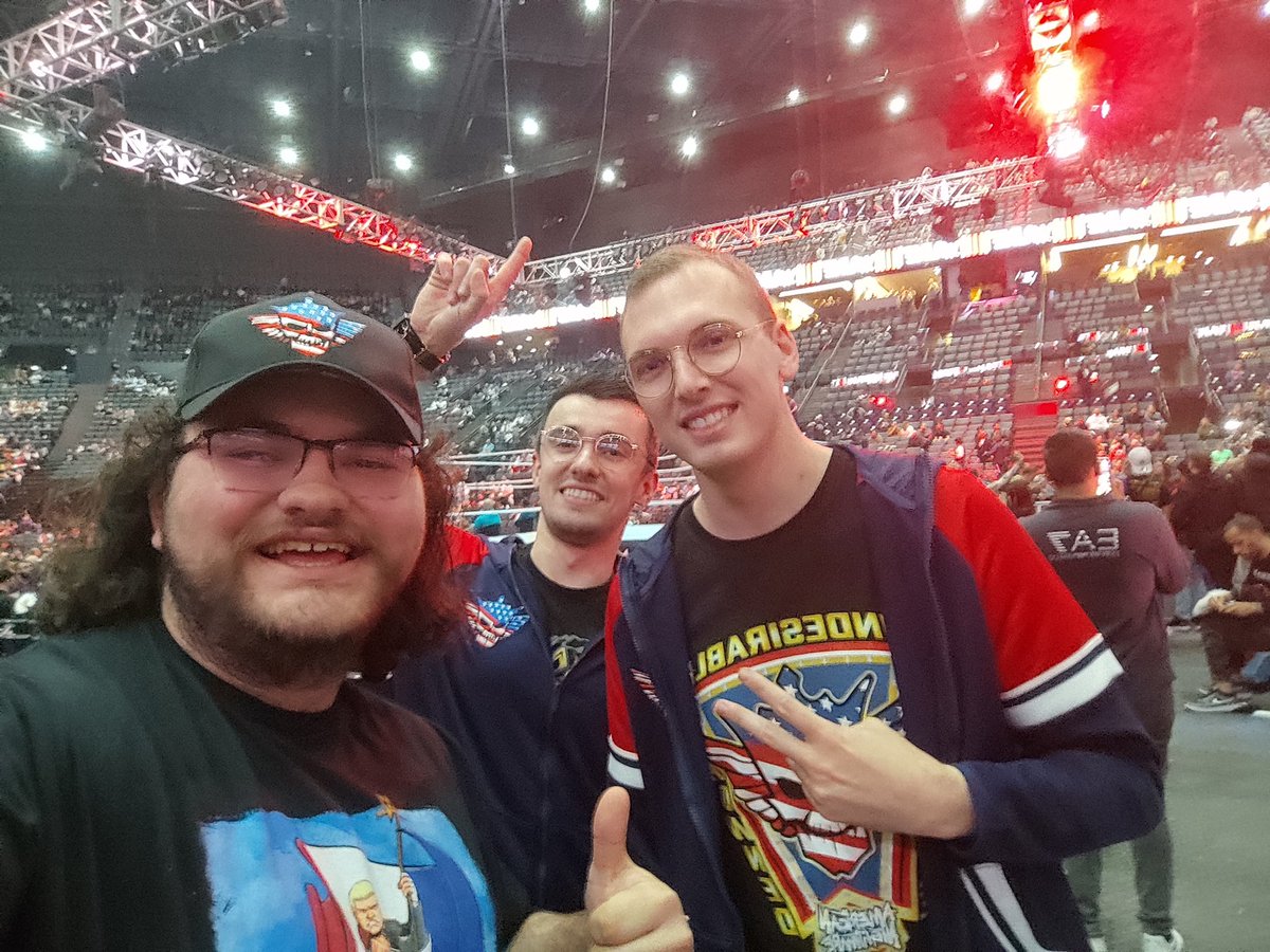 Medos69's tweet photo. Merciii @WWEFanFranceYT  #WWEParis https://t.co/XI4O1DKtc7