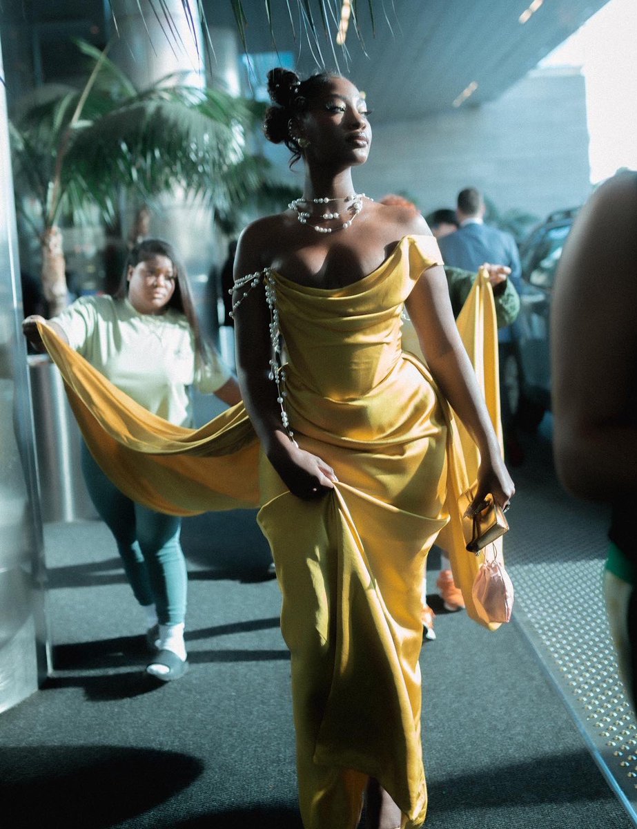 muglare's tweet photo. TEMS IS GOING TO THE MET GALA I REPEAT TEMS IS GOING TO THE MET GALA https://t.co/QKpImWFSFL