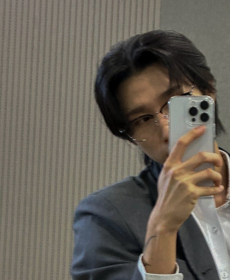 ⠀ ⠀ ⠀ ⠀ 
⠀ ⠀ ⠀ ⠀ Trabalhando no sábado pra folgar segunda, exausto.
⠀ ⠀ ⠀ ⠀