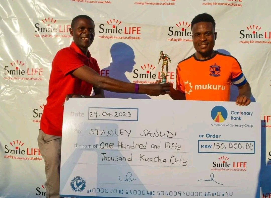 FULL TIME
It's three points for the Mukuru Boys! Mighty Mukuru Wanderers FC 2-1 Ekwendeni Hammers FC. Congratulations Captain Stanley Sanudi for winning MOTM #Mukuru #ekhayafarmsfoods #smilelifeinsurance
