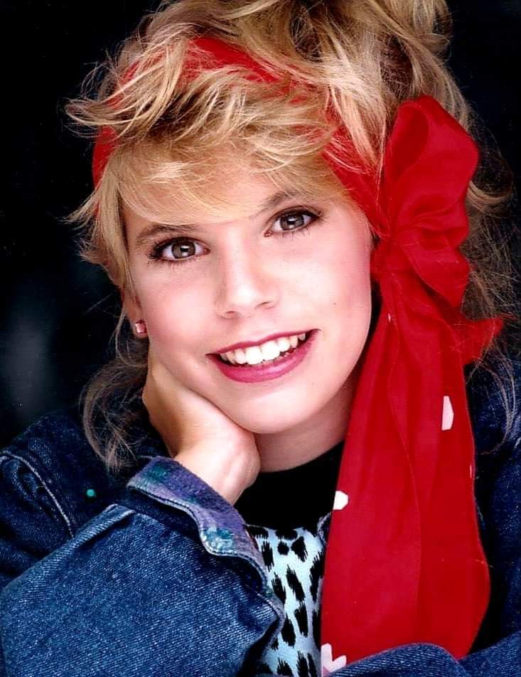 samanthas_frnds's tweet photo. FOUND ONE! I know I am a little late to the party but here is a throwback to my first headshot! #oldheadshotday #pageantdays #davidbartley https://t.co/1hLrHrv65I