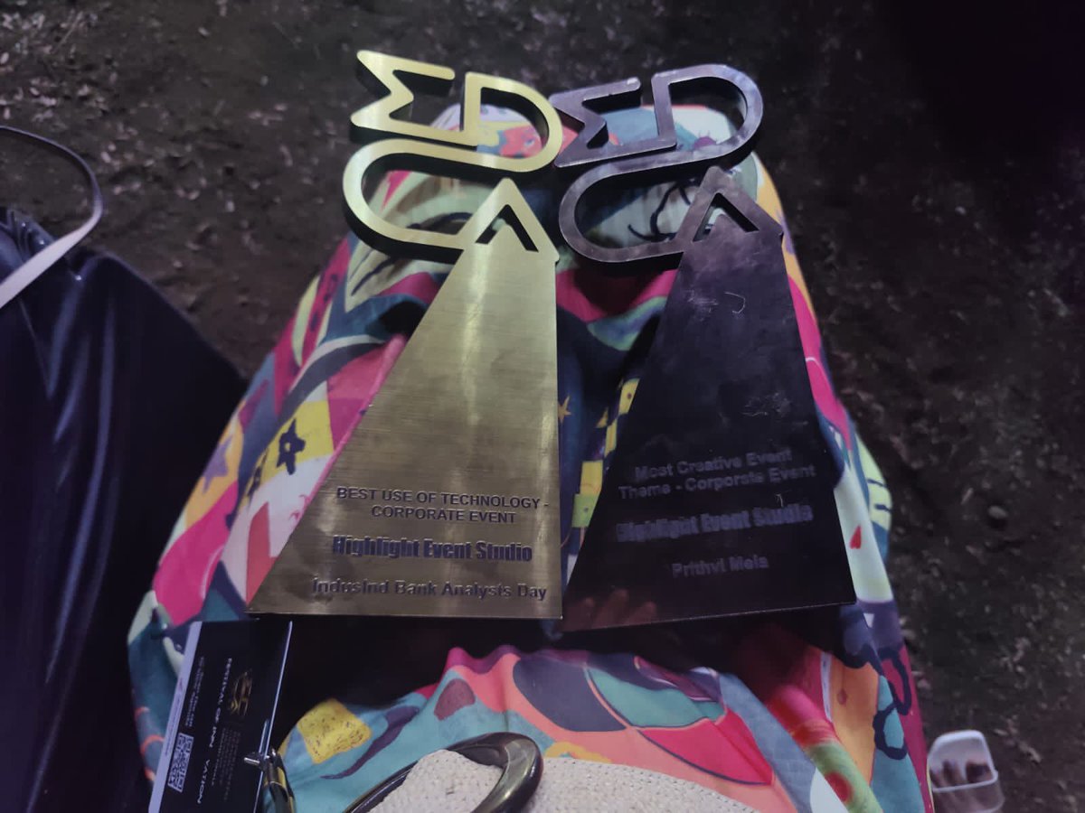 asimran's tweet image. Team Event Studio does it again! Gold for best use of tech in an event, Bronze for the most creative event! Even more proud to see the young ones hitting the stage to collect the metals! #eventdesign #experientialtech #experiencemanagement #awardnight @LiveEventStudio