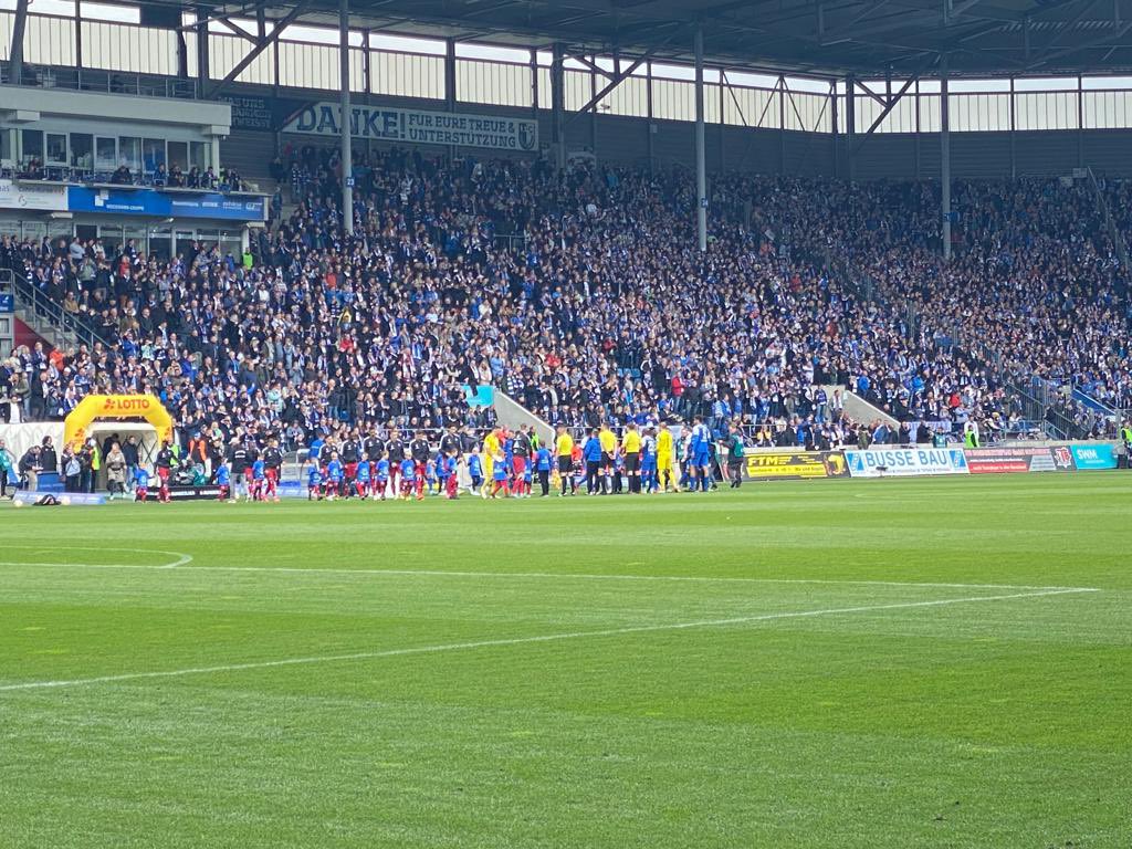 rollenderhsvfan's tweet photo. 2. Bundesliga: 1.FC Magdeburg gegen Hamburger SV (3:2)
#fussball #hsv #nurderhsv #hamburgersv #hamburg #fcmagdeburg #auswärtsspiel #stadion #2bundesliga #mdccarena #sonntag #wochenende #fcmhsv #bilder #fotos #groundhopper #groundhopperapp #futbology #rautenfranz https://t.co/eZhFQuG8PV
