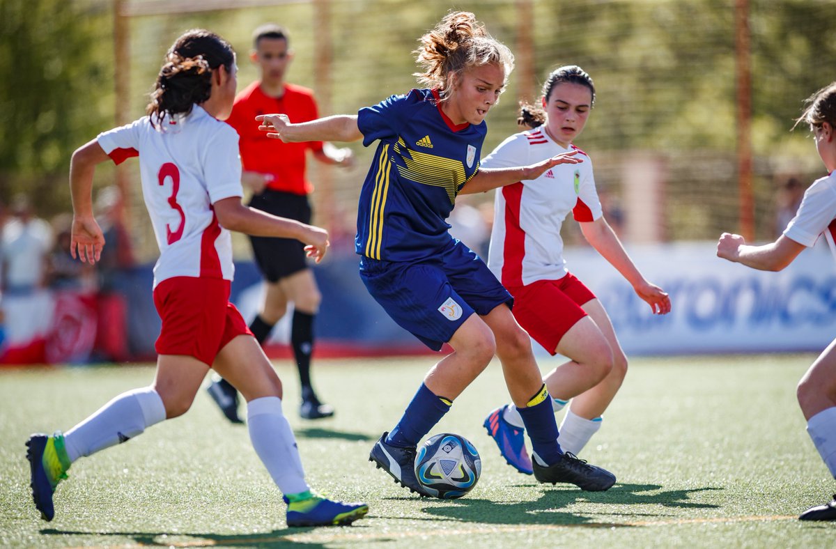 FCF_CAT's tweet photo. CRÒNICA | ✍️ #Catalunya supera Cantàbria amb bon joc i treball en equip

⚽️ 3⃣ - 0⃣🆚 @fcf_es 

🔗📸 Tota la info a https://t.co/0nVL15D7XO

#SeleccionsCAT #futfem #Orgullosa #sub12F https://t.co/SZp9x9Emmg