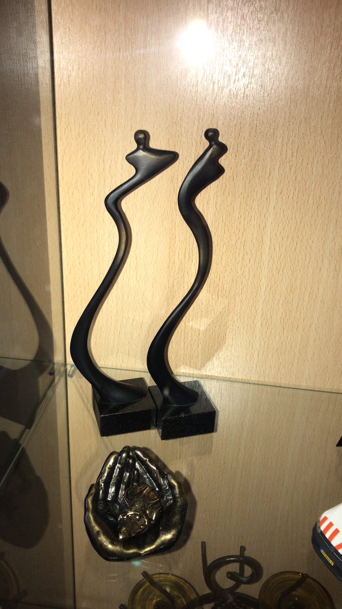 onsan1's tweet photo. #photochallence #camer_a_pril #inbeeld (nu de goede hashtag) @jolandabrwr Deze beeldjes kreeg mijn man bij het bloed geven, toen hij na zoveel keer recht had op beeldje nr 3 waren ze niet meer leverbaar. Als iemand hem heeft en kwijt wil mag je mij een DM sturen. https://t.co/V7GGfzMQeP