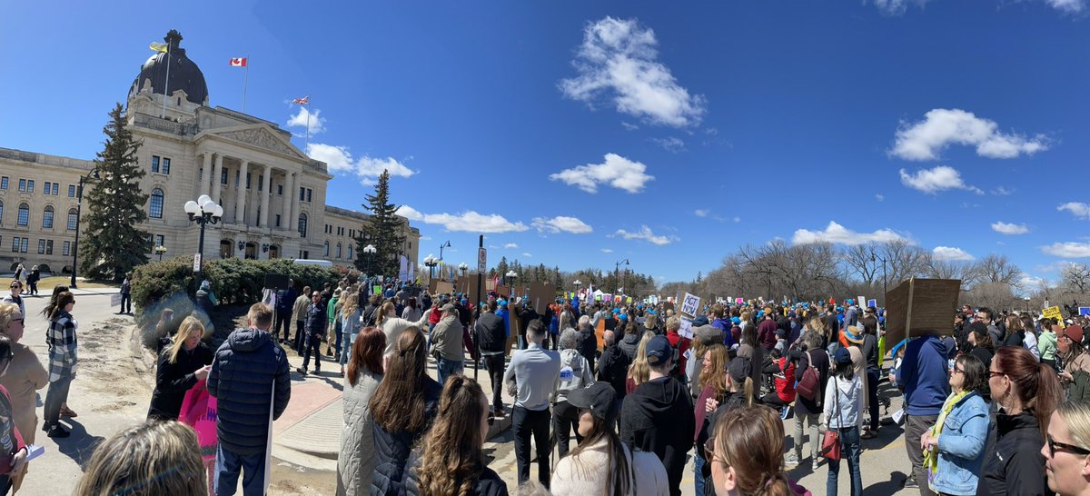 Great turnout by educators, support staff, and community members at the Saskatchewan Legislature this afternoon for the #MakeNoise4Ed rally! <a href="/SaskTeachersFed/">Saskatchewan Teachers' Federation</a>