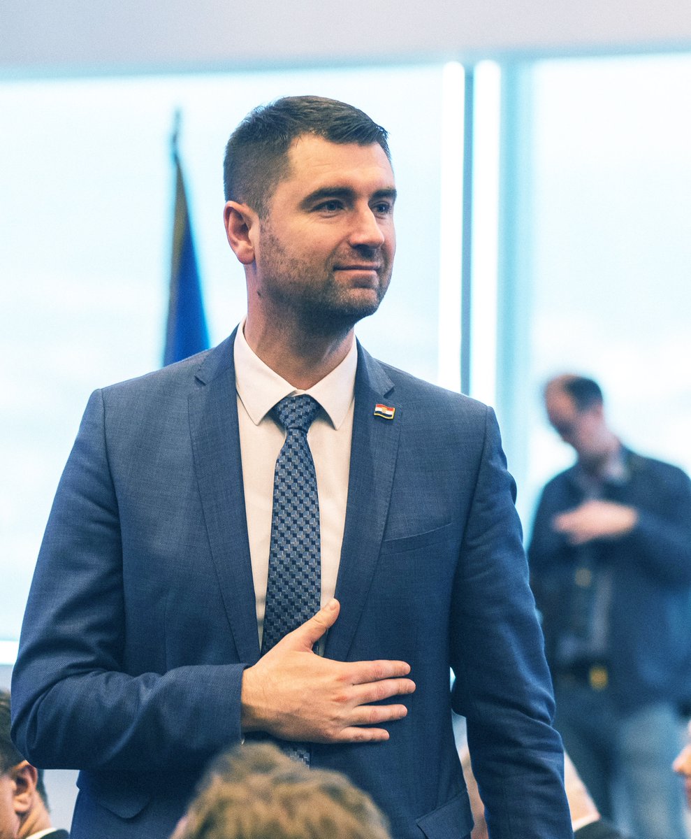 davorfilipovic2's tweet photo. Prošlo je točno godinu dana otkako sam preuzeo dužnost ministra gospodarstva i održivog razvoja. Vrijeme u kojem živimo i radimo je sve samo ne “business as usual” - a takvi su i izazovi koje zajedno s  #PVRH @AndrejPlenkovic i @VladaRH rješavamo. Razdoblje pred nama neće (1/3) https://t.co/CwrpxsAs4z