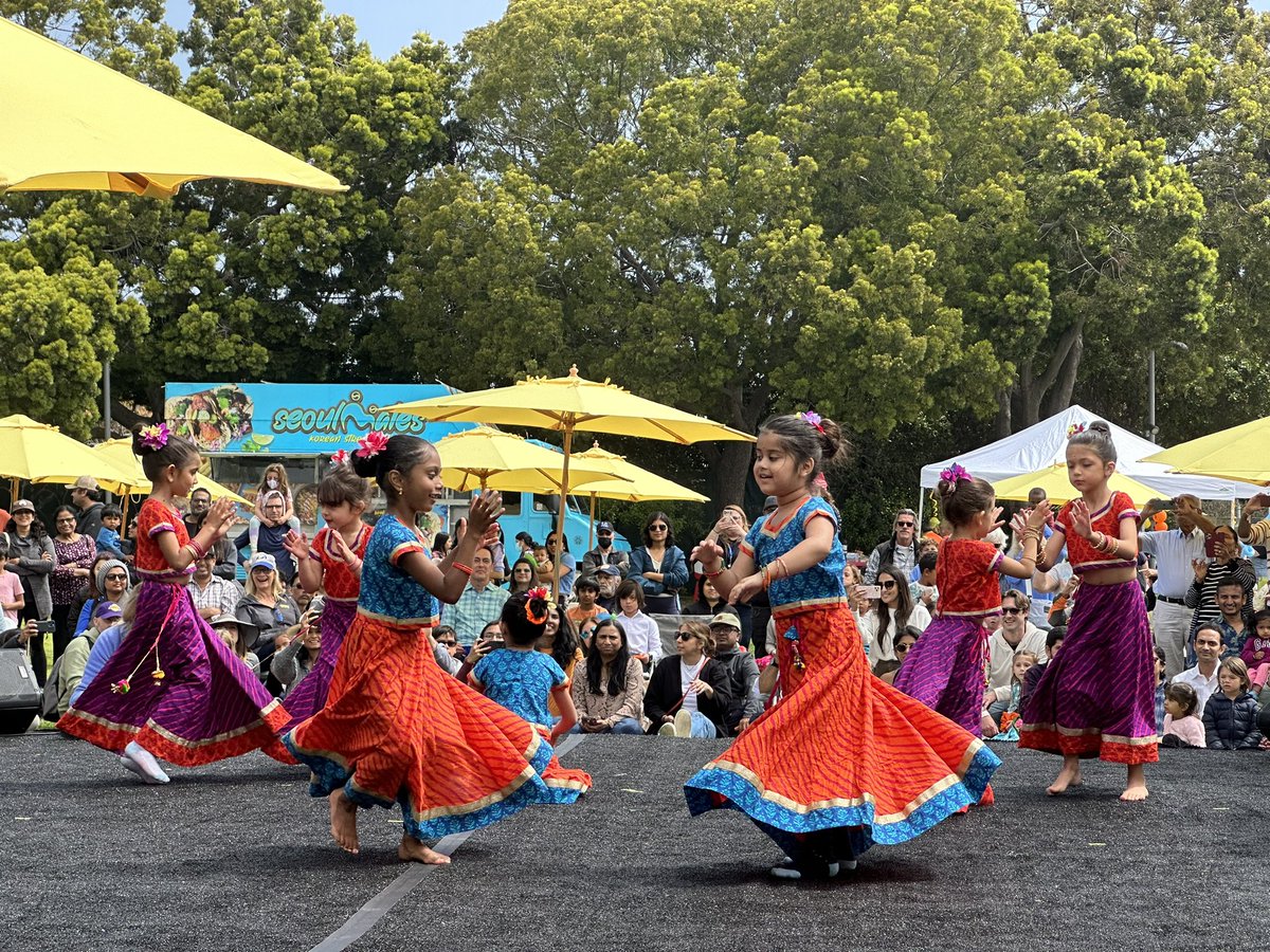 Airport2Park's tweet image. Going on NOW Saturday until 2pm! Annual Arts &amp;amp; Literacy Festival. Virginia Avenue Park, Santa Monica, Storytime Stage, music, dance and more. #ParksAreEssential #ParksAreForEveryone #MoreParks