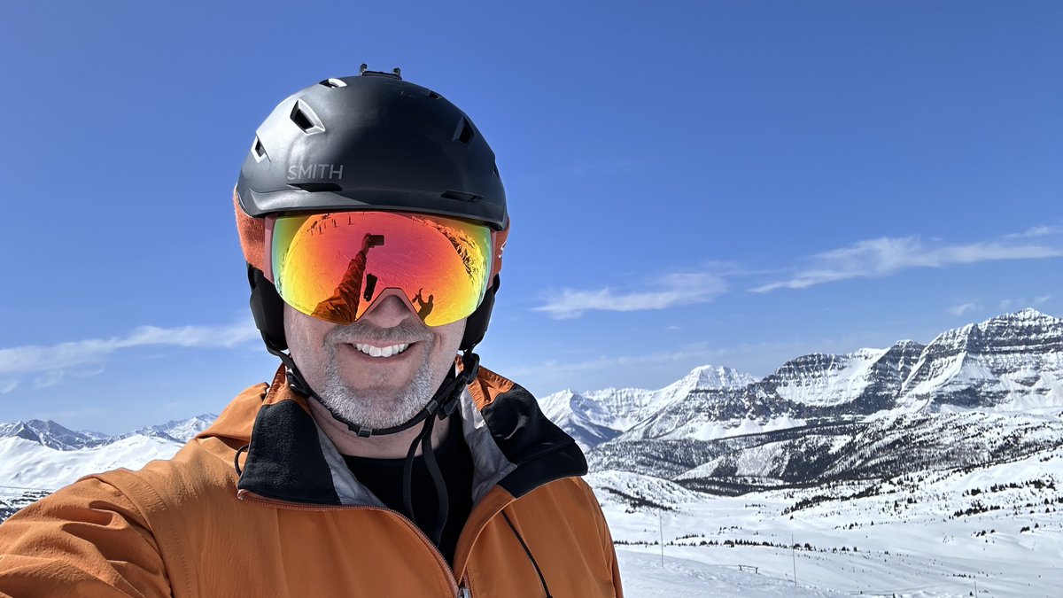 miket136's tweet photo. Beach weather, but better. ☀️
This is why god invented crotch vents and pit zips.
#SpringSki #PlayOutside https://t.co/59e3920SJ3