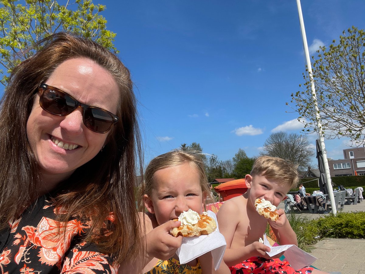 Het <a href="/ZwembadLobeke/">Zwembad Lobeke</a> in <a href="/GemLopik/">Gemeente Lopik</a> is geopend! Door kinderburgemeester en wethouder Spelt, gevolgd door een grote plons door alle kinderen. Super trots op het team onder leiding van Gerben, de vele vrijwilligers, 
en het verbrede maatschappelijke aanbod.