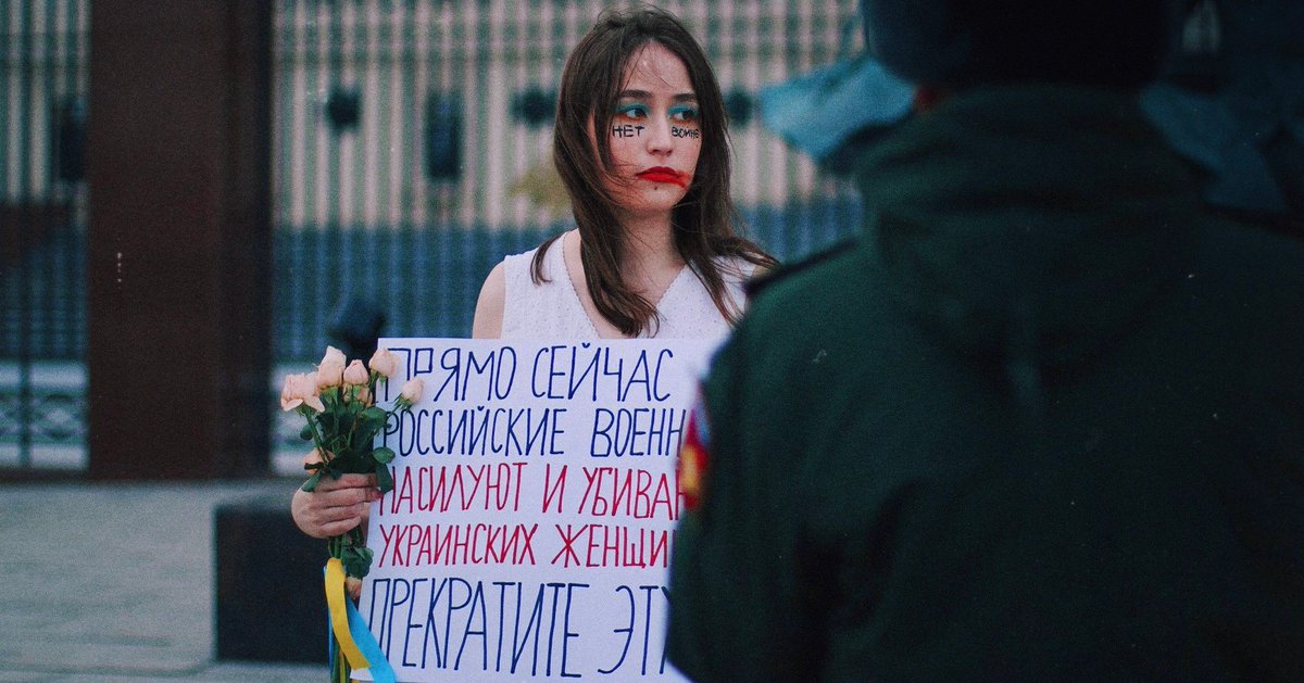 Это Екатерина Морозова и она молодец, но из-за неудобной правды, которое не нравится какой то прослойке украинцев её уволили из <a href="/OvdInfo/">ОВД-Инфо</a>. 

Почему? Зачем? Не понятно. Видимо мнение украинцев важнее, чем поддержка российских антивоенных активистов