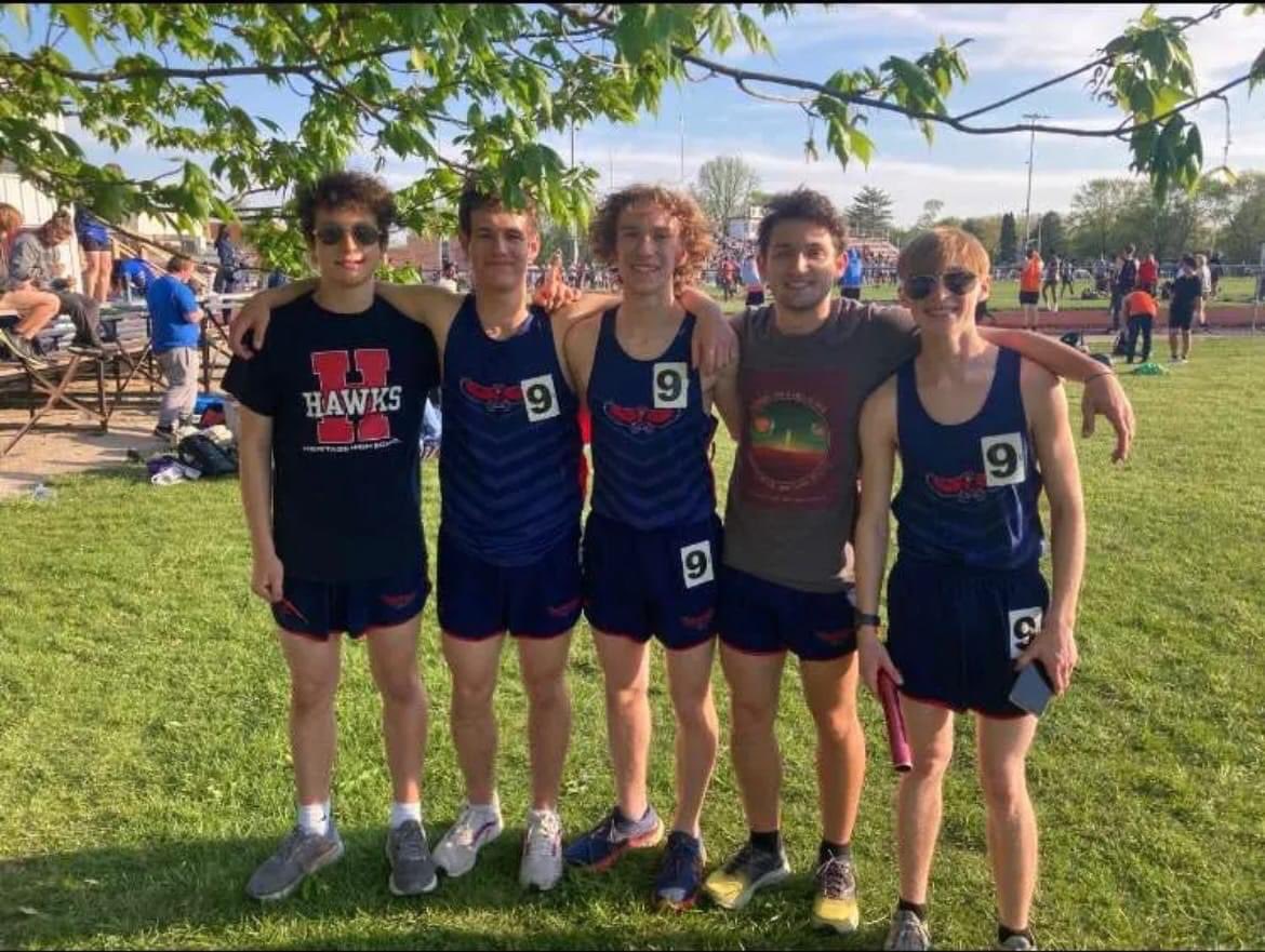 HeritageHighIL's tweet photo. Congratulations to our 4x800 relay team for setting a new school record last night with a time of 9:04.36. Pictured are Eli Denmark-Collins, Rowan Denmark-Collins, Aidan Ashbrook, Zach Ruwe, Cohen Sands. https://t.co/5h73nk1odu