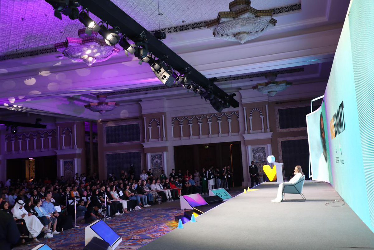 Gurudev's tweet photo. Meditation can enhance creativity and help overcome creator burnout. Addressed content creators, entrepreneurs, and creative professionals from across the globe, at the #NasSummit in Dubai. https://t.co/vEuU3fRvSa
