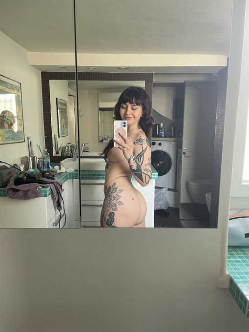 Going to the club tonight- pay for my drinks? 😉  💸 app: $avadamore https://t.co/vdcPPND1TU