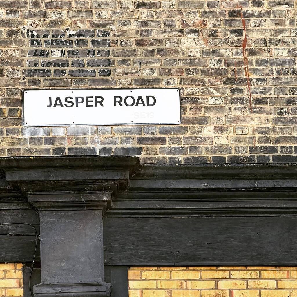 jmanchipp's tweet photo. Best road in London #jasper https://t.co/Z4sbRXRshQ https://t.co/4T27SJnoQV