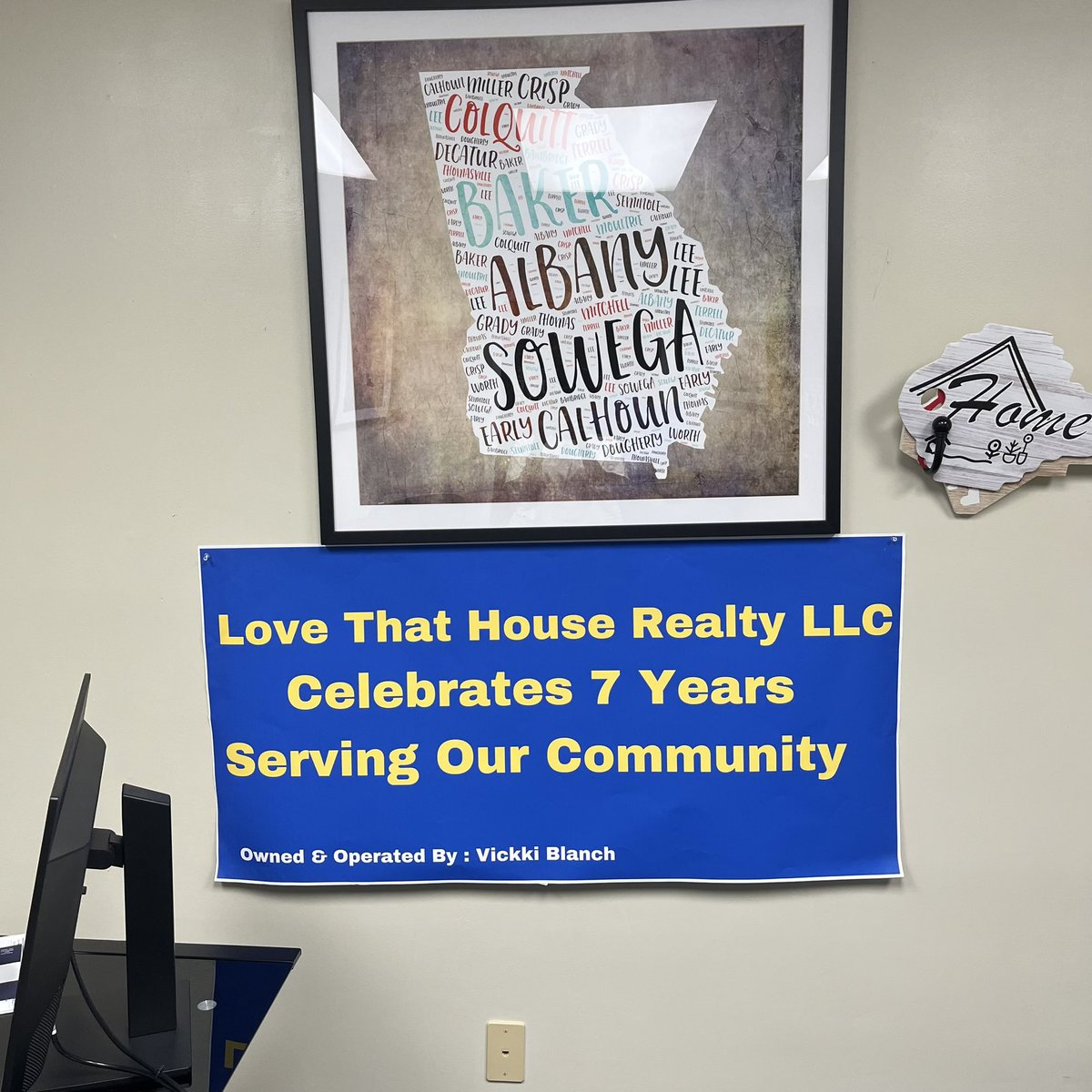 LoveThatHouseR1's tweet photo. Happy Anniversary Love That House Realty!! https://t.co/50qUU0rxVI