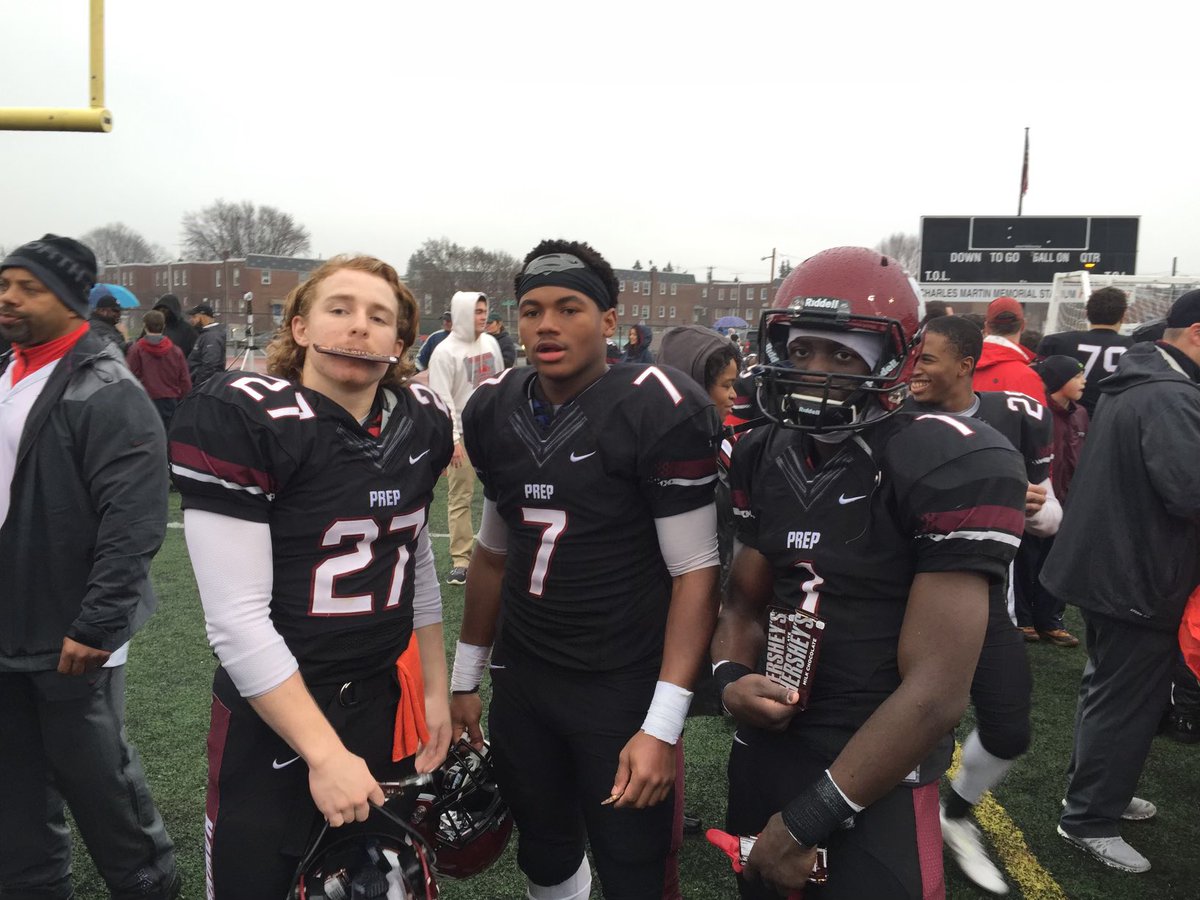 PhilaFreedomGuy's tweet photo. @SJPREP #welcomehome @LlamaDay &amp; @DAndreSwift @Eagles @SJPrep_Football @WIPMorningShow 👏👏👏 https://t.co/TcowL5I543