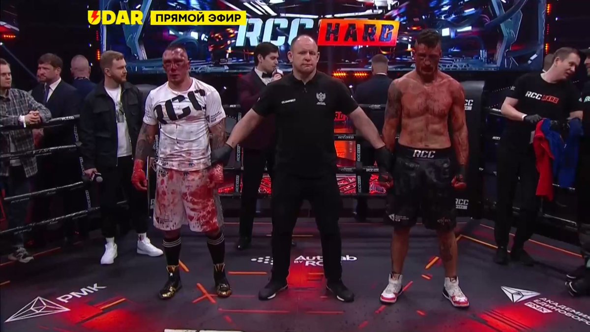 Matysek88's tweet photo. Brutal main event. Kratos takes the UD win #RCCHARD https://t.co/1xdHTrwgbJ