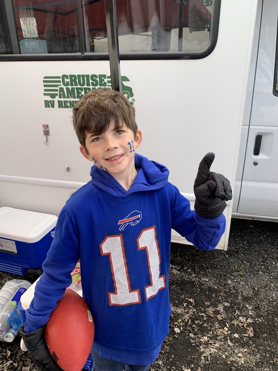 Michael50348052's tweet photo. @Bease11 No matter what happens, always a Bease fan.  We hope you are back but if not you created a great legacy in Buffalo and thanks for being part of turn around and always putting it on the line.  Be proud of it.  #gobease. #gobills. https://t.co/Waz9ZcmIvW