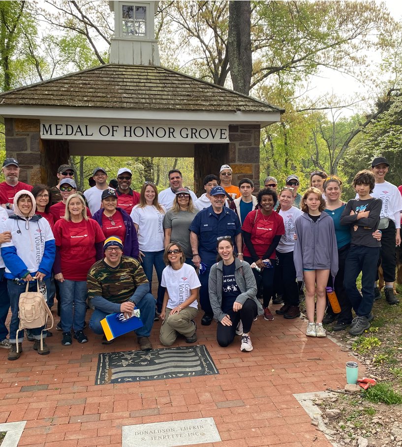 JDeverPhilly's tweet photo. This Global Service Month, Greater #PHL #BofAVolunteers worked together to give back to our community with @C2CPhiladelphia, @SalArmyKroc, @LungAssocation’s Fight for Air Climb, and clean-up at @FFVF’s Medal of Honor Grove to name a few. https://t.co/ftR6Ymeyjr