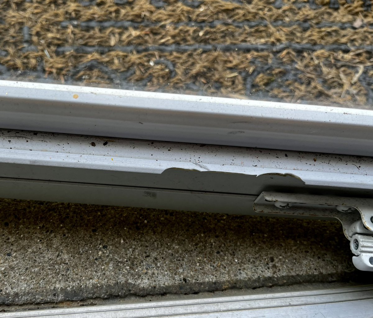 T_dee_'s tweet photo. Thank you @FedExHelp @FedEx for being too lazy to simply walk my package to the back door, thank you for carelessly dropping it INSIDE MY STORMDOOR and breaking part of it. You are SO KIND. @FedExdeliverysu @FedExPolicy https://t.co/1XNqpKEGYB