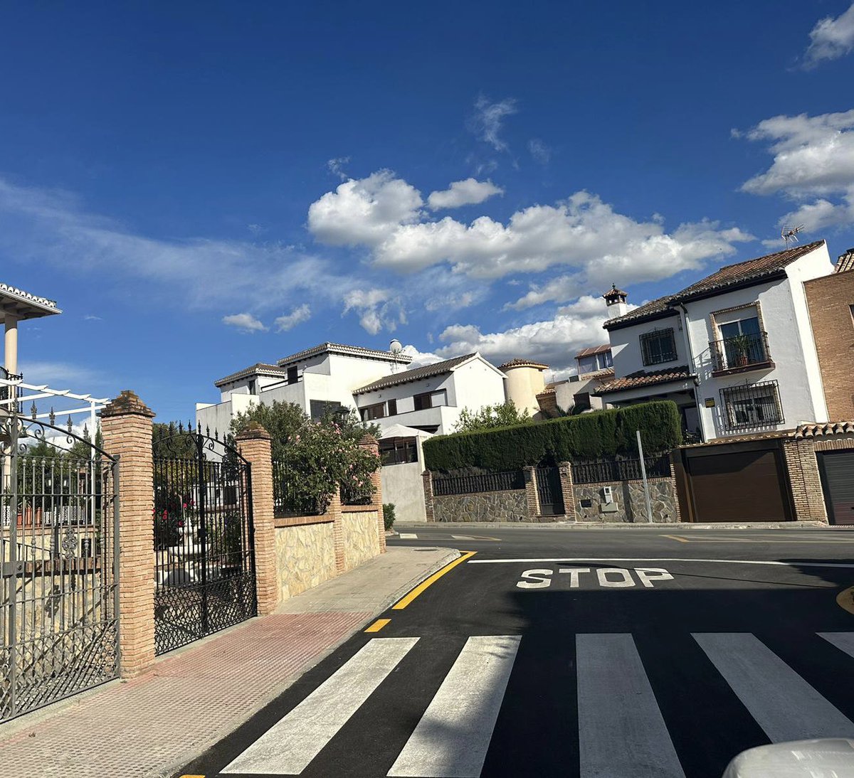 Asuarezm's tweet photo. Hoy @PoliciaJUN presta servicio durante la tarde/noche.
Ante cualquier incidencia puedes contactar llamando al teléfono ☎️ 609052594.
Recuerda que los agentes velan por la seguridad de todos los ciudadanos.
¡Feliz tarde de sábado a todxs! 

@AyuntamientoJun https://t.co/I6m62ZQfz4